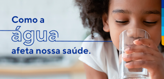 Criança segurando e bebendo um copo de água, ao lado texto: Como a água afeta nossa saúde.