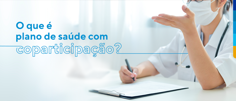 Texto: O que é plano de saúde com coparticipação. Ao lado médica de mascara escrevendo em prancheta
