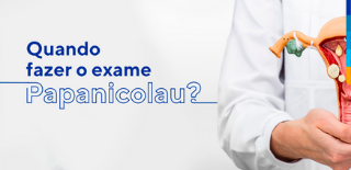 Texto: Quando fazer o exame Papanicolau? Ao lado médico segurando molde que simula a anatomia do útero.