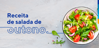 Texto: Receita de salada de Outono, ao lado, prato de salada com folhas verdes, tomates e cebolas roxas