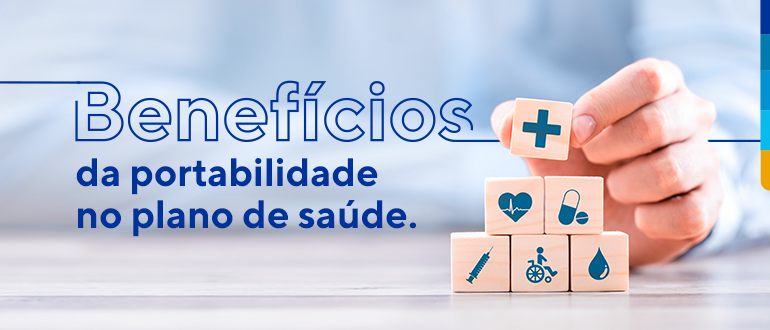 Texto: Benefícios da portabilidade no plano de saúde. Ao lado imagem de uma mão empilhando blocos de madeira.