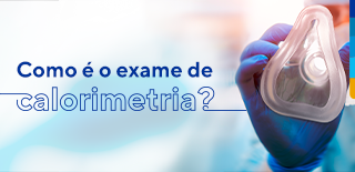 Texto: Como é o exame de calorimetria? Ao lado imagem de um enfermeiro segurando mascara de inalação transparente.