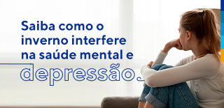 Texto: Saiba como o inverno interfere na saúde mental e na depressão. Ao lado foto de uma jovem sentada abraçando os joelhos e com a mão direita apoiada no queixo.