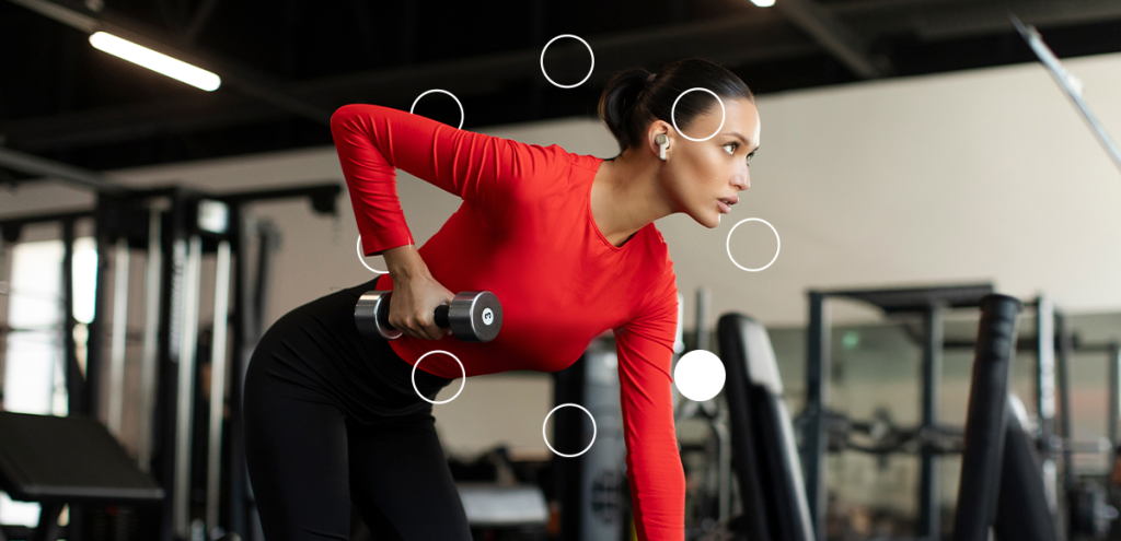 Imagem de uma mulher praticando atividade física, simbolizando o tema O impacto do exercício físico na prevenção do câncer de mama.