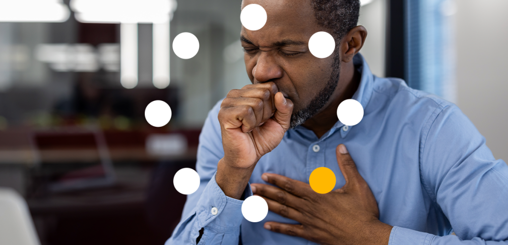 Imagem de um rapaz tossindo, simbolizando Dia Nacional de Combate à Tuberculose.