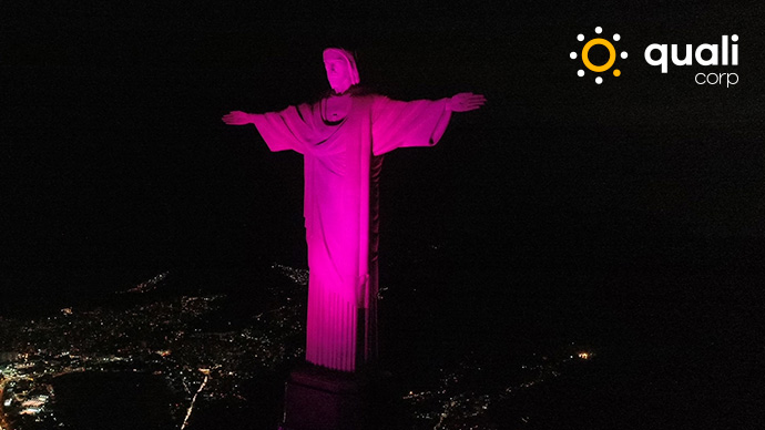 Qualicorp ilumina o monumento ao Cristo Redentor em apoio à campanha Outubro Rosa